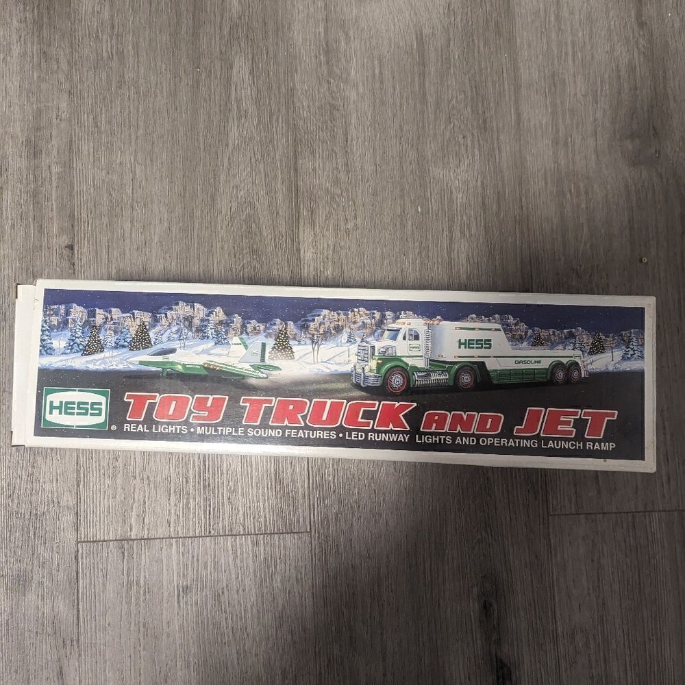 BNIB! 2010 Hess Toy Truck & Jet Set Collectible - Picture 2 of 4